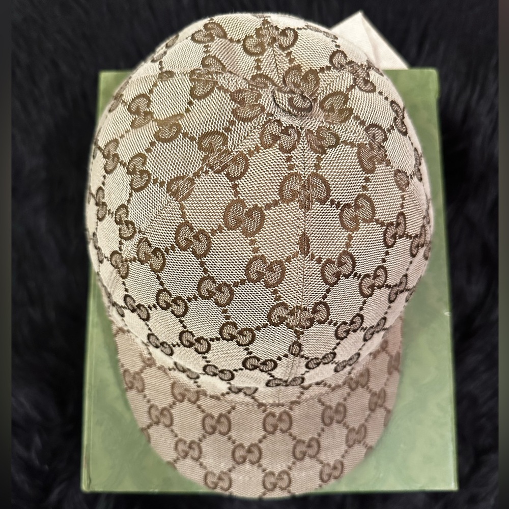 Kids Gucci hat , Sz large worn once brand new condition